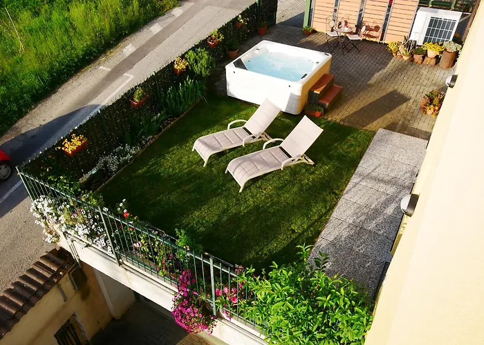 Apartment Garden Jacuzzi View *