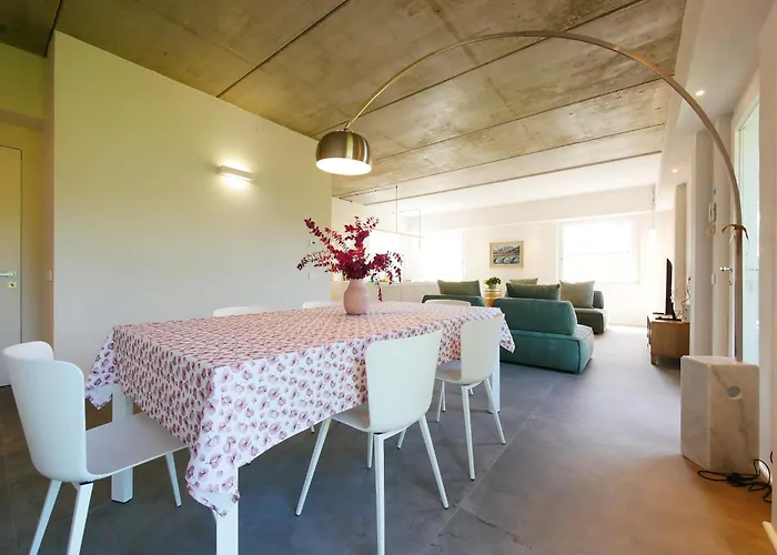 Garden Jacuzzi View Apartment *