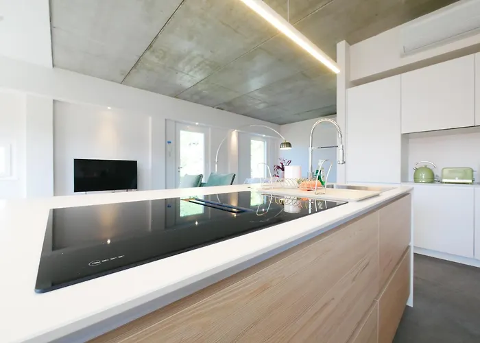 Garden Jacuzzi View Apartment *