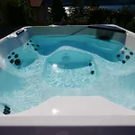Garden Jacuzzi View Apartmán Lierna