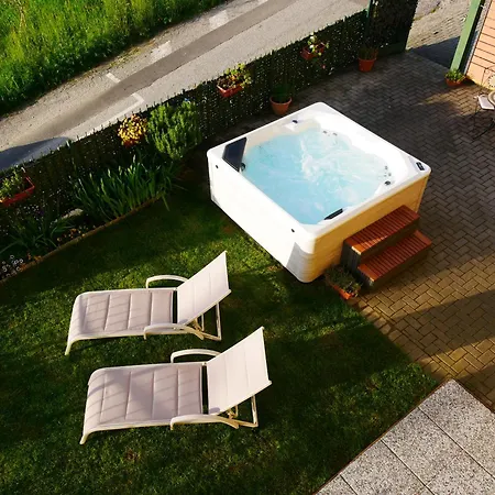 Garden Jacuzzi View Апартаменты