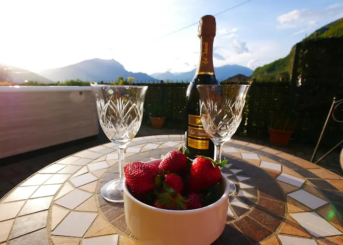 Garden Jacuzzi View Apartment *