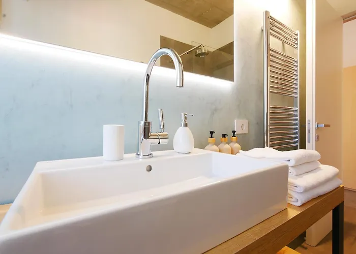 Garden Jacuzzi View Apartment Lierna