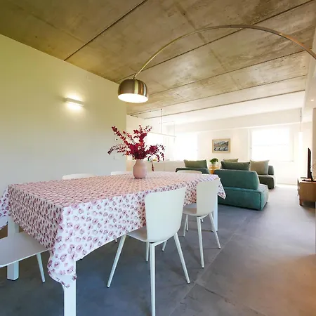 Garden Jacuzzi View Apartment *