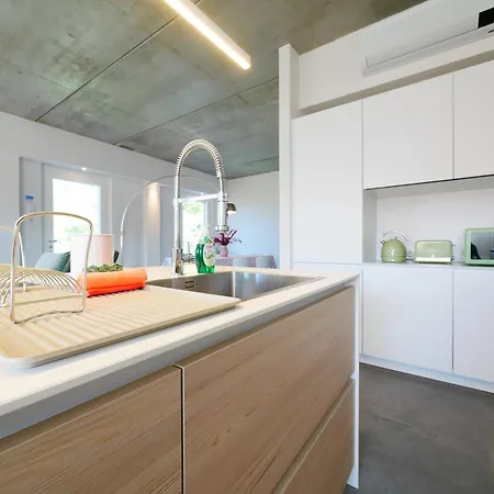 Garden Jacuzzi View Apartment Lierna